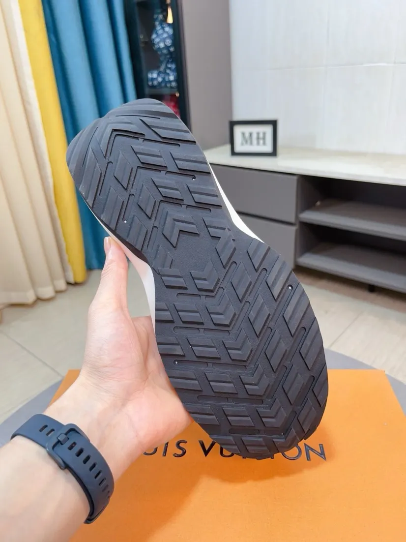 Men's shoes💰458🌸🌸【LV】Louis Vuitton🔍Top Purchasing Agency🇮🇹 Lu Street Fashion God's new sports shoes are coming and are on sale at the counter simultaneously. Original factory configuration, original cowhide fabric imported from Italy, high-quality embossed splicing complex process, sports fashionista, imported water-dyed sheepskin lining, sole: Wang Yuan factory specializes in original sole super comfortable, original factory follow-up goods 🔍🔍High quality, you can enter and leave the counter at will, welcome to compare and synchronize with the counter, code number 38-44, 45 customized